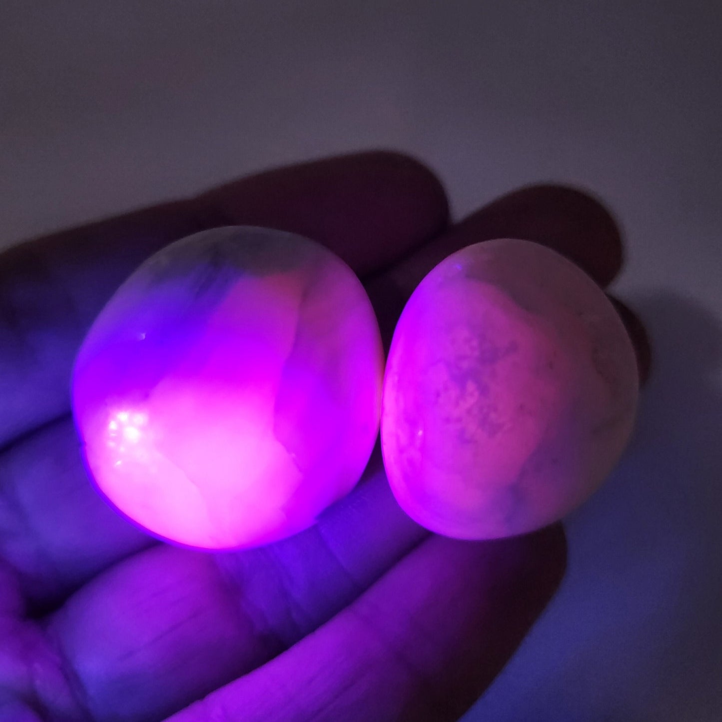 UV Reactive Calcite