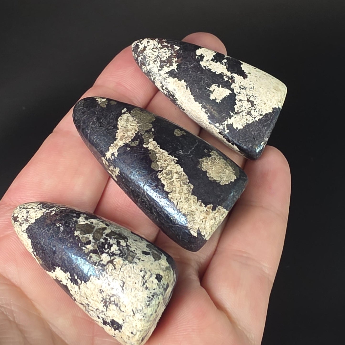 Covellite Crystal Carving