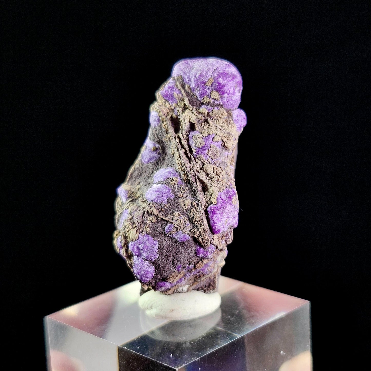 Fibrous Sugilite
