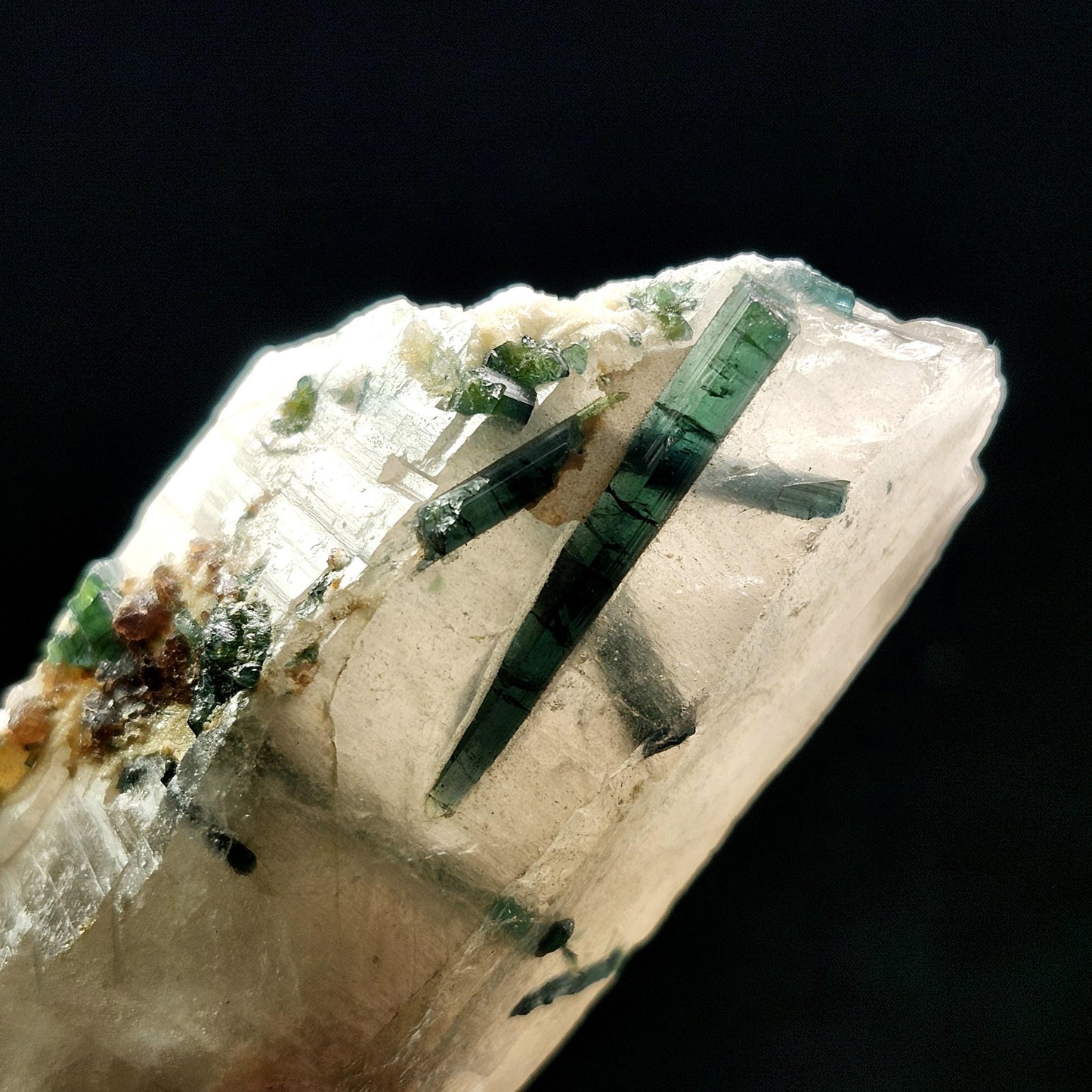 Green Tourmaline in Quartz 137g