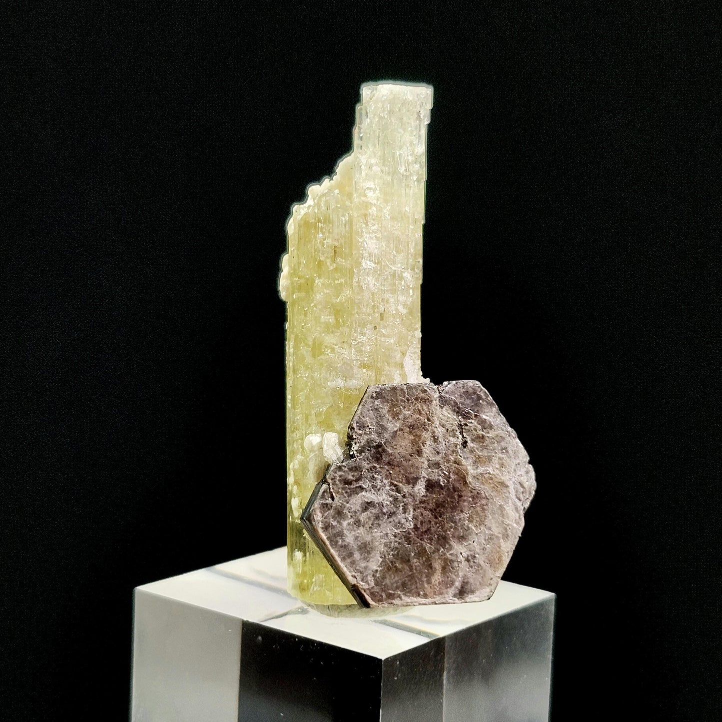 Golden Heliodor & Hexagonal Mica (9.4g)