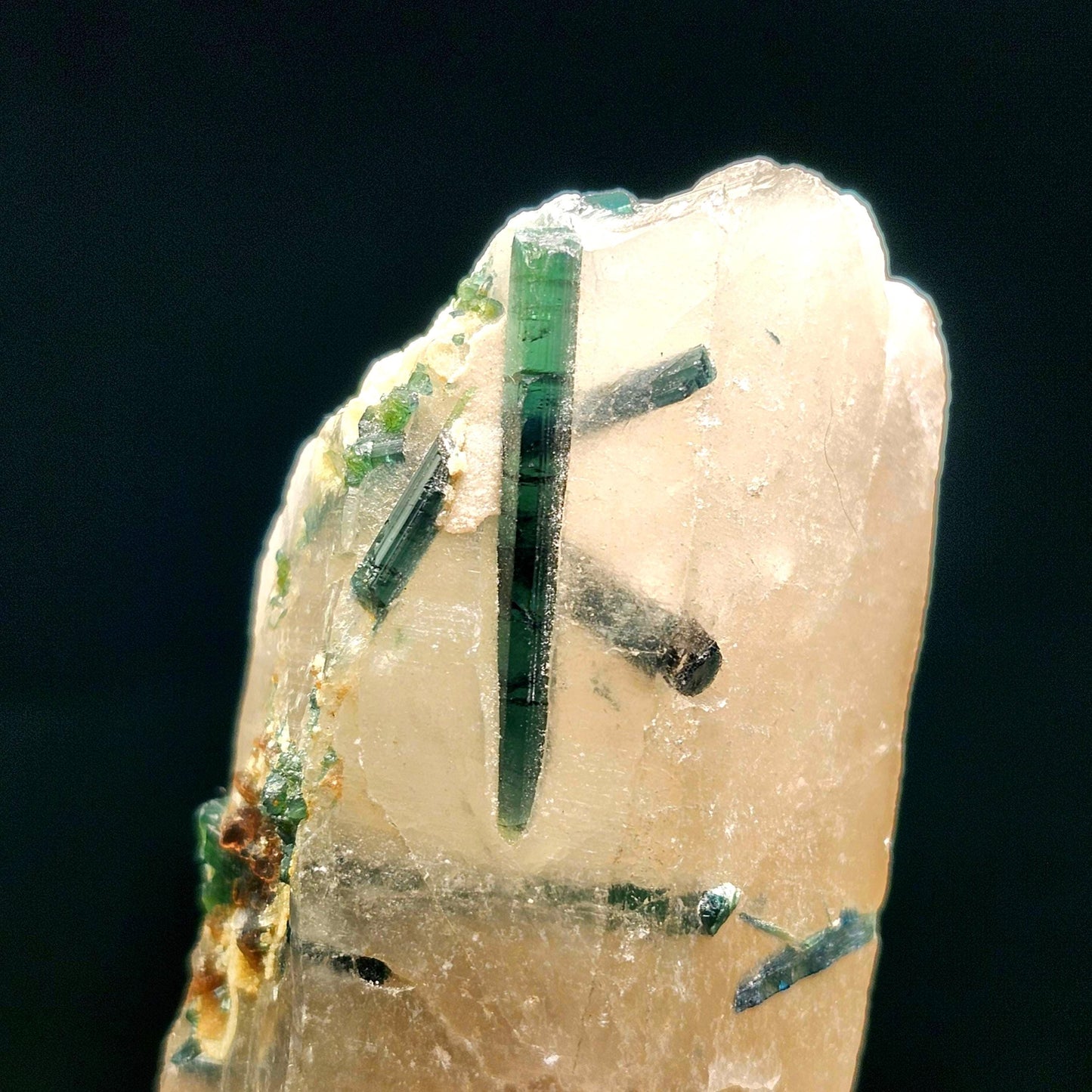 Green Tourmaline in Quartz 137g