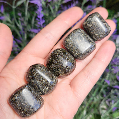 Indian Nuummite