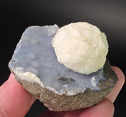 Mordenite Crystals on Quartz