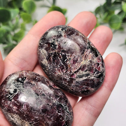 Red Garnet Palm Stone