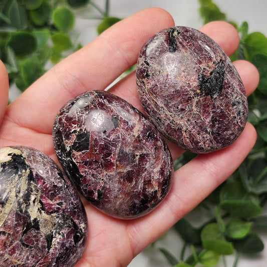 Red Garnet Palm Stone