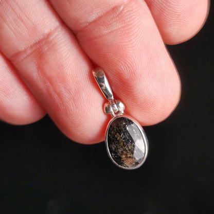 GREENLAND Nuummite Pendant