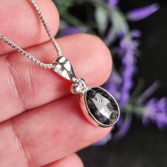 GREENLAND Nuummite Pendant