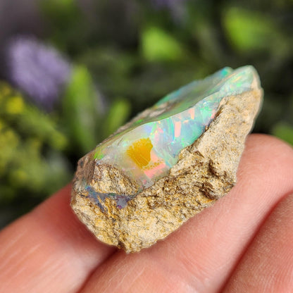 Raw Rainbow Opal Stone: 6.69g