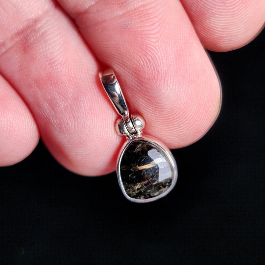 GREENLAND Nuummite Pendant