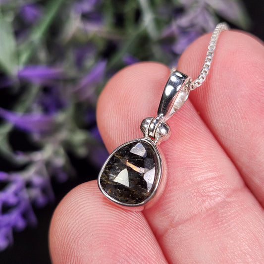 GREENLAND Nuummite Pendant