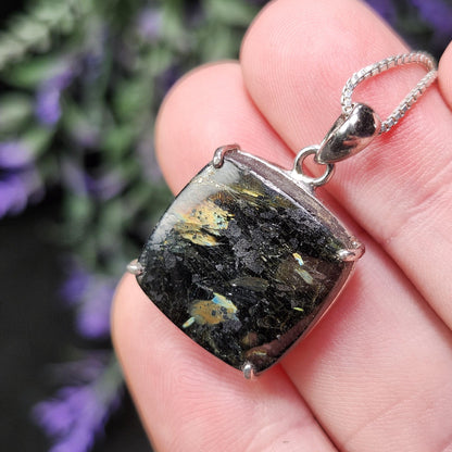 GREENLAND Nuummite Pendant