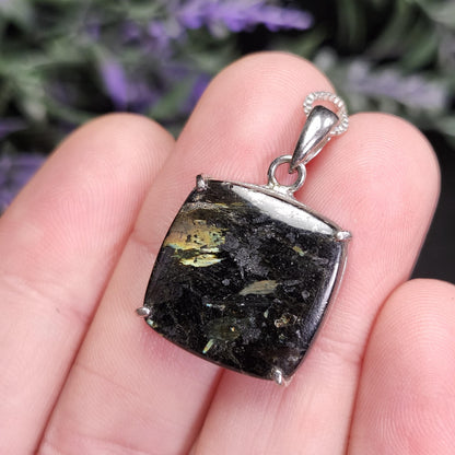 GREENLAND Nuummite Pendant