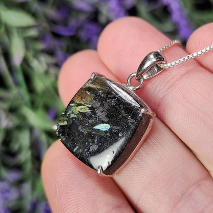 GREENLAND Nuummite Pendant