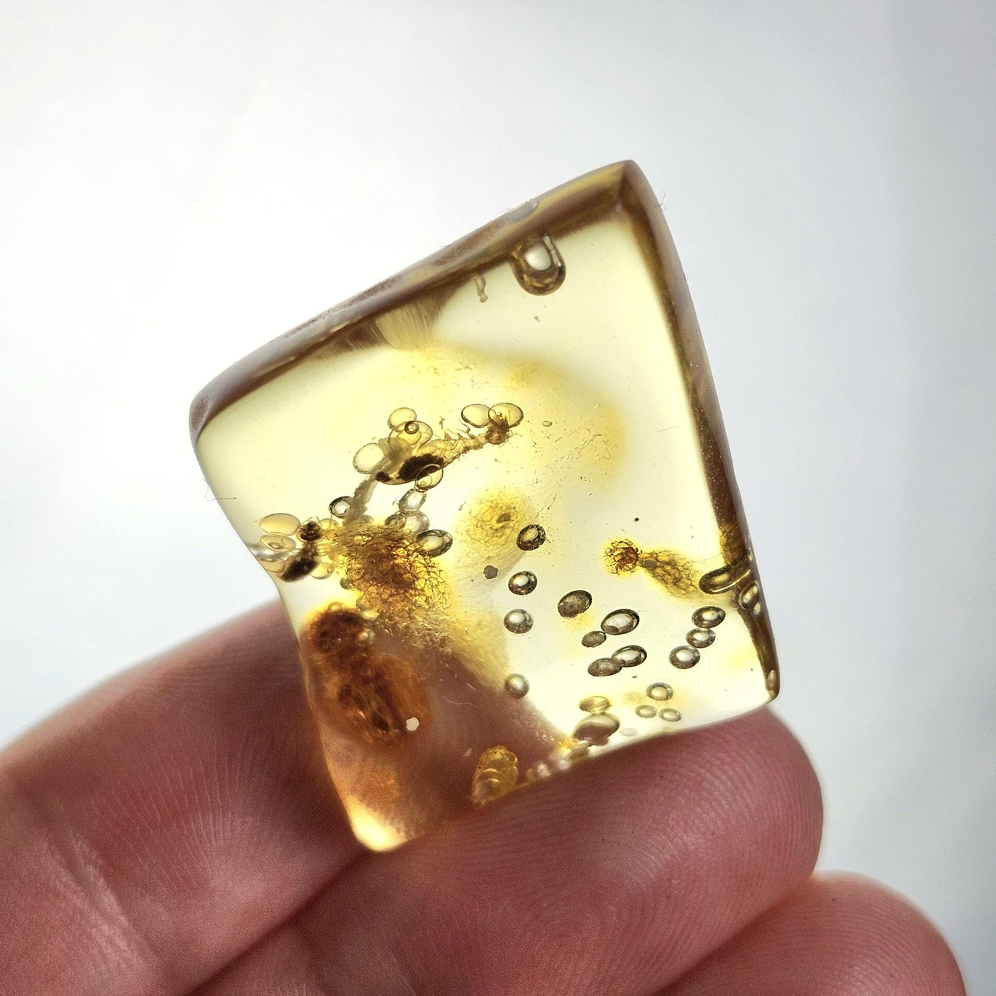 MOVING Enhydro AMBER with Bugs 3.7g