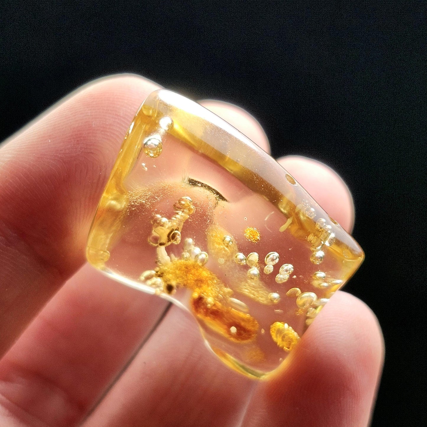 MOVING Enhydro AMBER with Bugs 3.7g