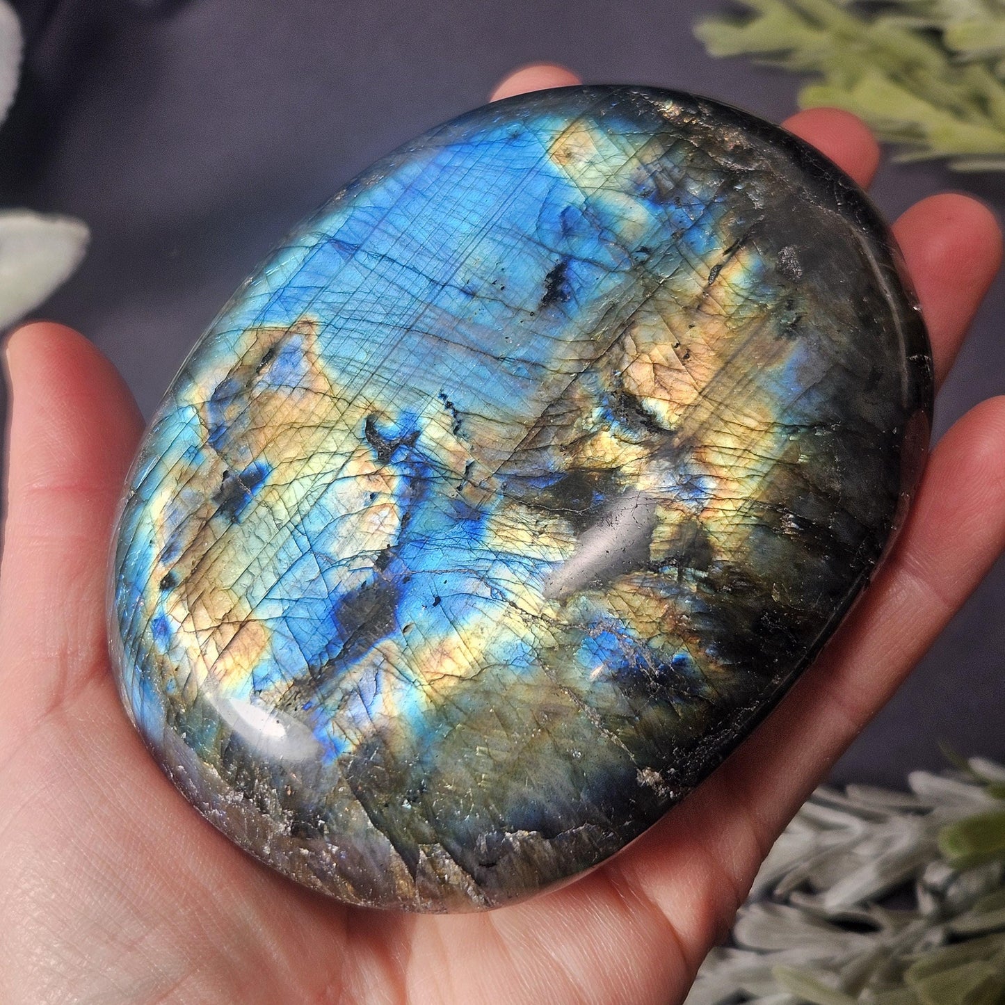 Labradorite Palm Stone (539g)