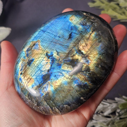 Labradorite Palm Stone (539g)