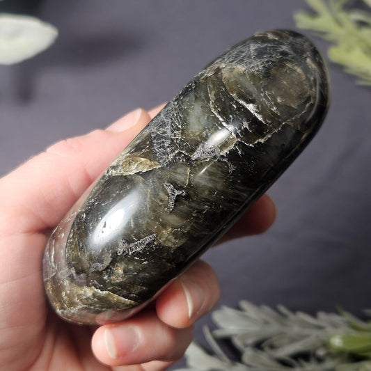 Labradorite Palm Stone (539g)