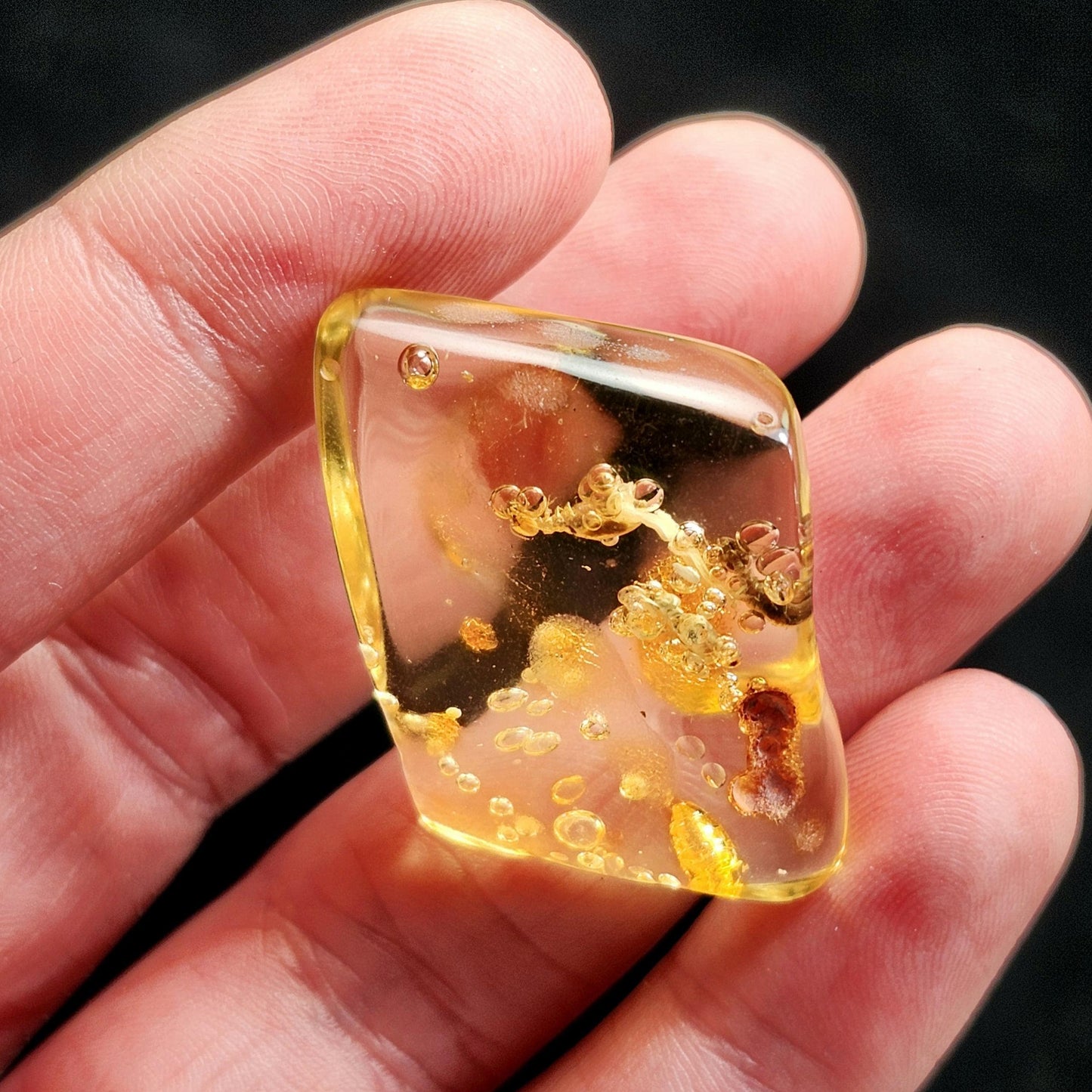 MOVING Enhydro AMBER with Bugs 3.7g