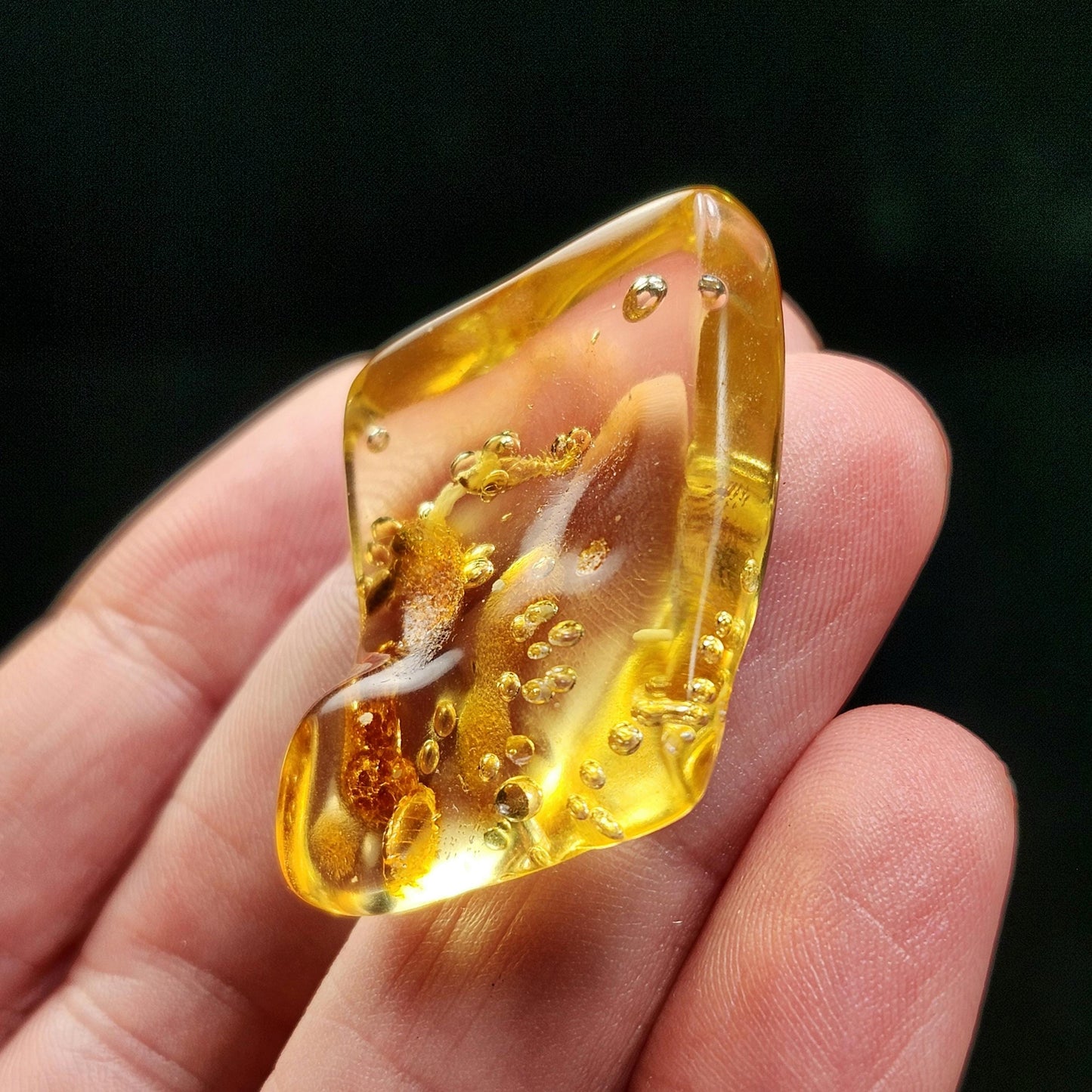 MOVING Enhydro AMBER with Bugs 3.7g