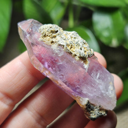 Enhydro Amethyst Crystal, Two MOVING Water Bubbles (28g)