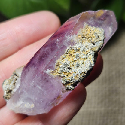 Enhydro Amethyst Crystal, Two MOVING Water Bubbles (28g)