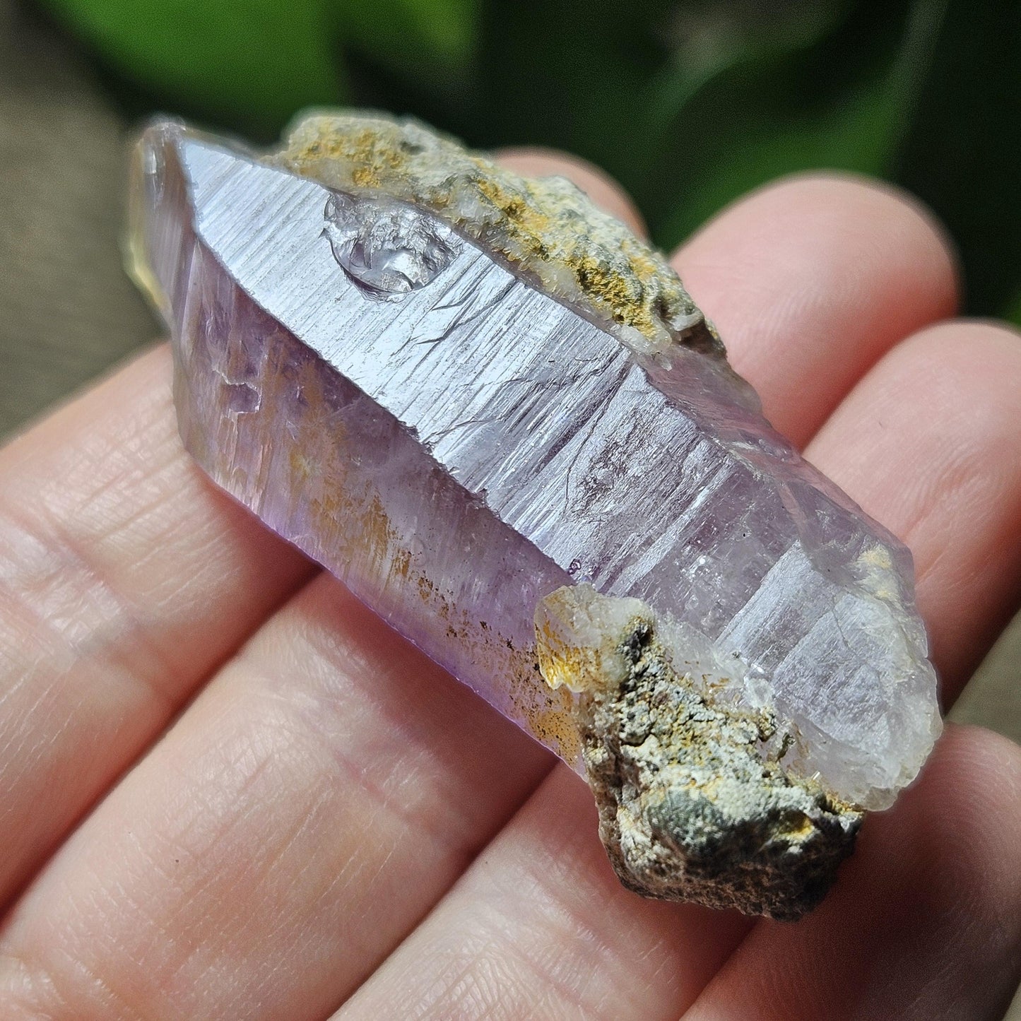 Enhydro Amethyst Crystal, Two MOVING Water Bubbles (28g)