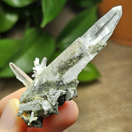 Ganesh Himal Quartz Crystal with Green Chlorite (65mm x25mm): Manifestation Crystal Inclusion, Tessin Habit Quartz, Prasem Crystal