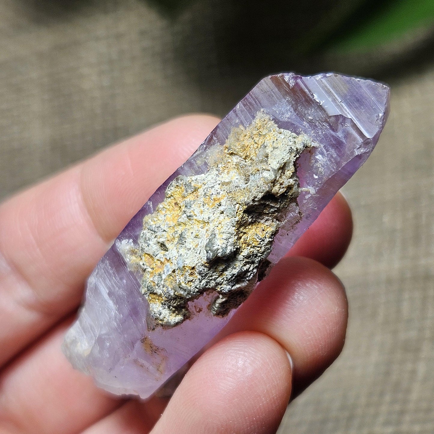 Enhydro Amethyst Crystal, Two MOVING Water Bubbles (28g)