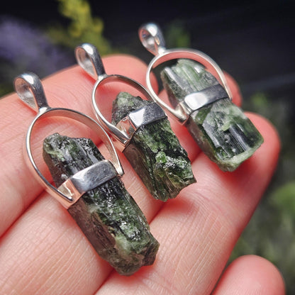 Chrome Diopside Pendant