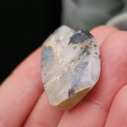Papagoite Quartz Crystal 9.9g