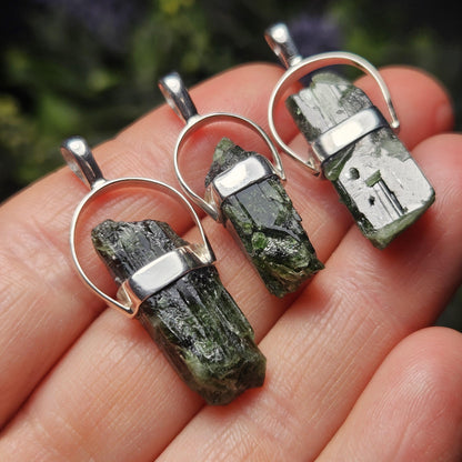 Chrome Diopside Pendant