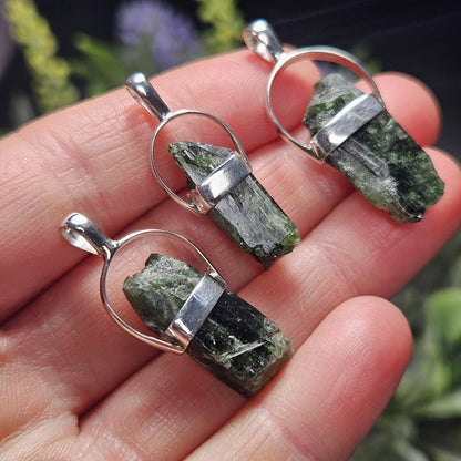Chrome Diopside Pendant