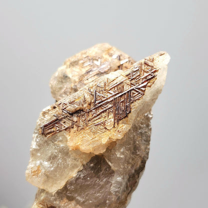 Golden Sagenite Rutile in Diamantina Quartz 41g, Brazilian Geometric Rutilated Quartz