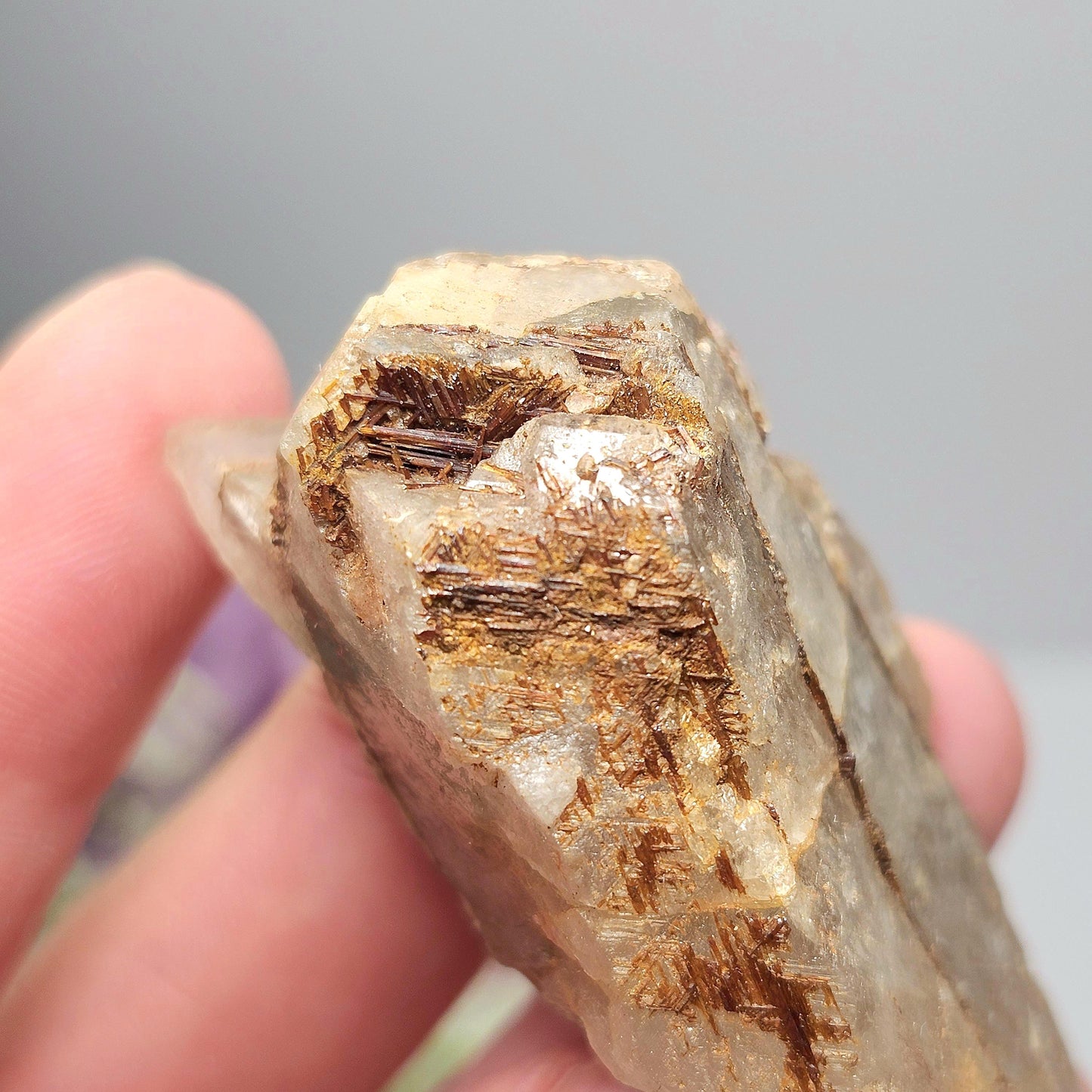 Golden Sagenite Rutile in Diamantina Quartz 41g, Brazilian Geometric Rutilated Quartz