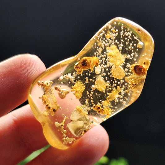 Amber with Bugs & Static ENHYDRO 7.3g, UV Reactive Natural Amber Fossil with Insect Inclusions