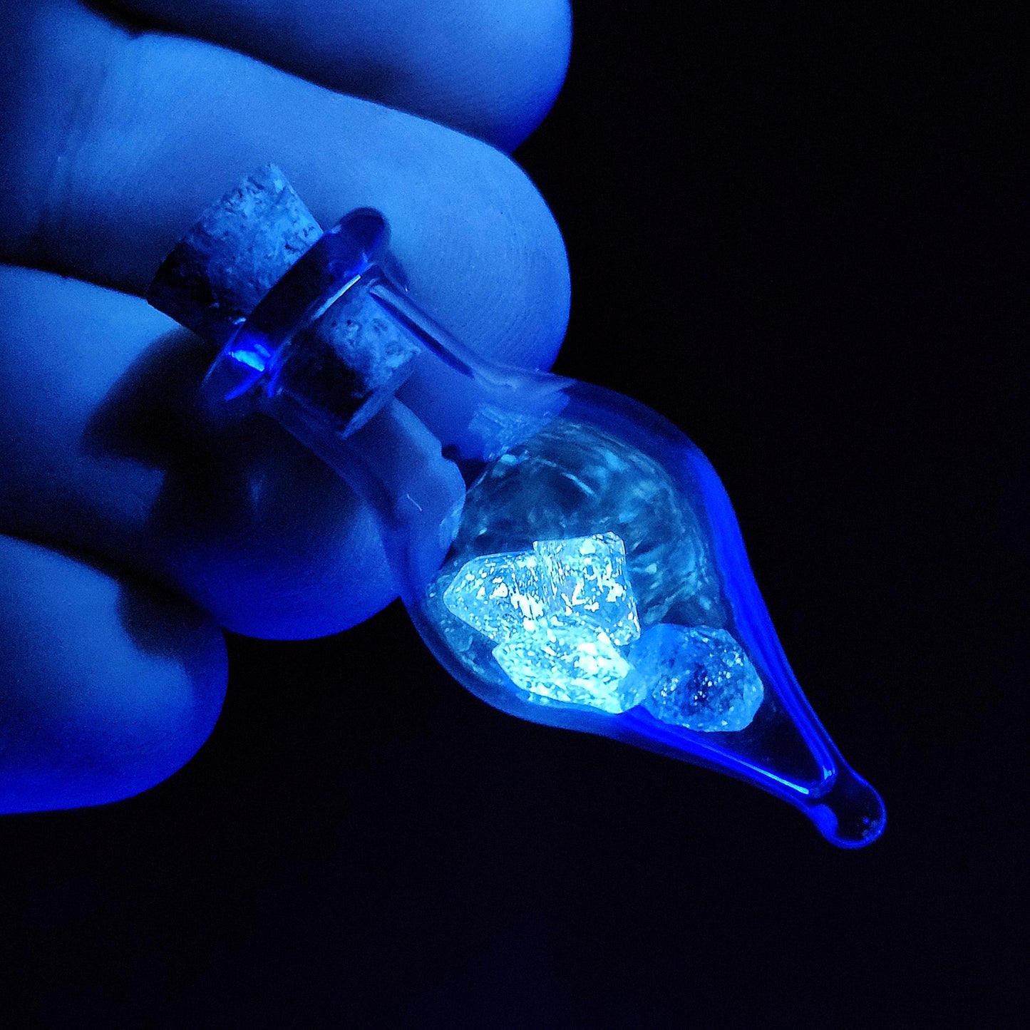 Enhydro Petroleum Quartz in Glass Jar: UV Reactive Petroleum Enhydro Diamond Quartz Crystals