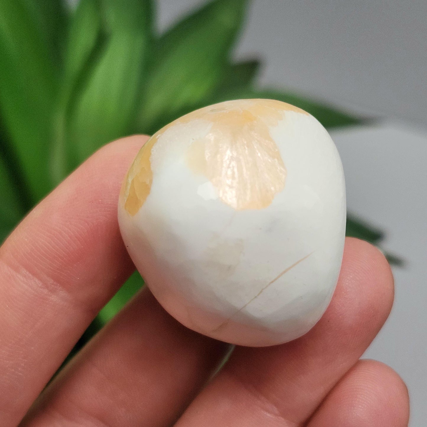 Scolecite with Pink Stilbite Crystal from India, Scolecite Stilbite Polished Tumbled Stone