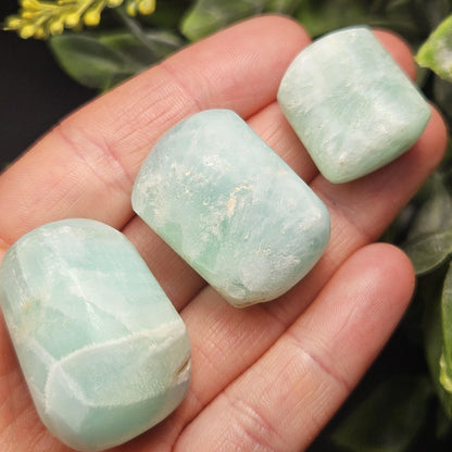 Caribbean Blue Calcite Tumbled Stone (10 to 45g), Calcite & Aragonite Polished Crystal
