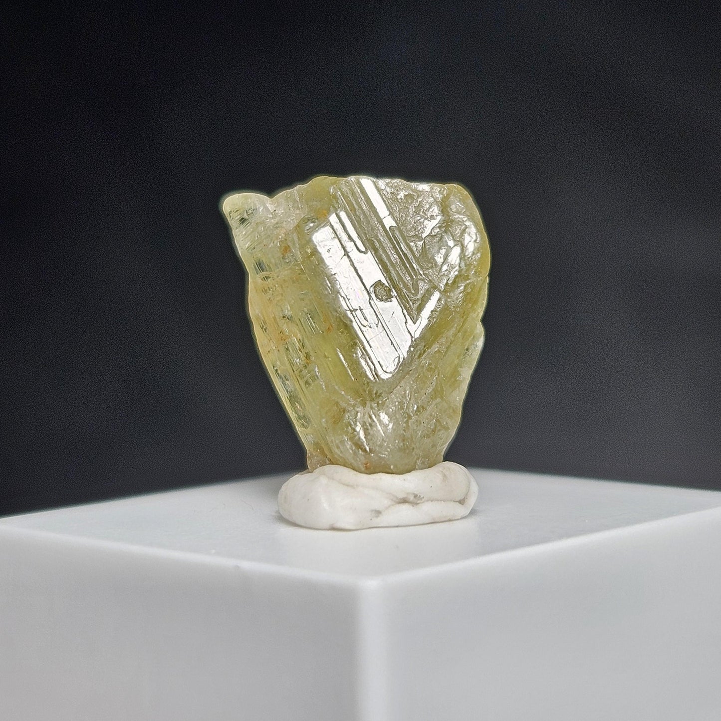 Twinned Golden Chrysoberyl Crystal 7.60ct, RARE Yellow Twin Chrysoberyl Gemstone