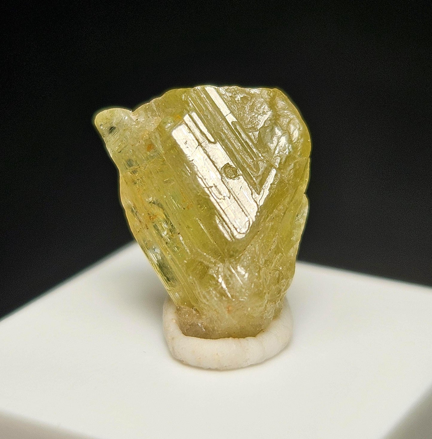 Twinned Golden Chrysoberyl Crystal 7.60ct, RARE Yellow Twin Chrysoberyl Gemstone