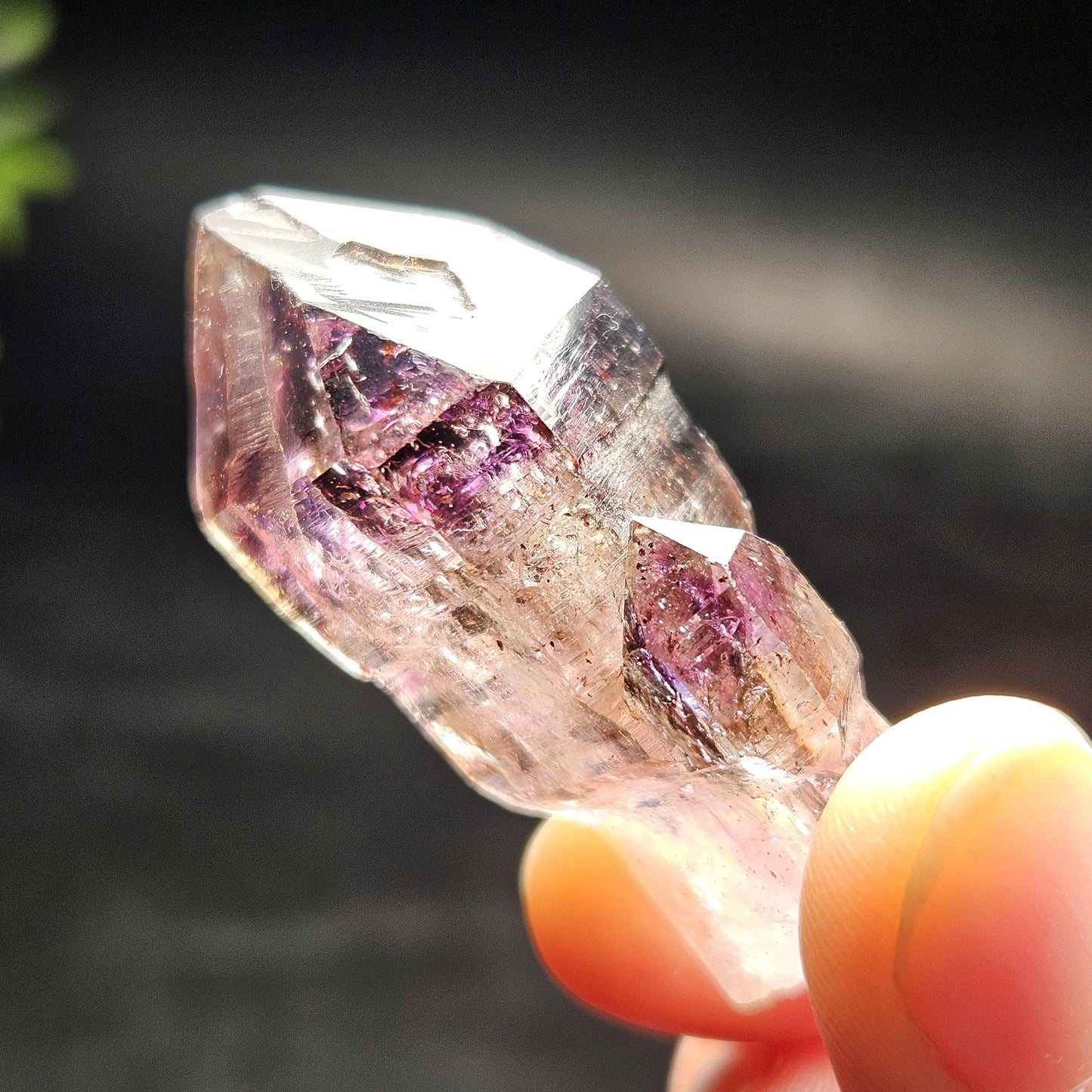 Enhydro Amethyst Scepter 22.49g, Moving Shangaan Quartz Crystal with Water Bubble from Zimbabwe
