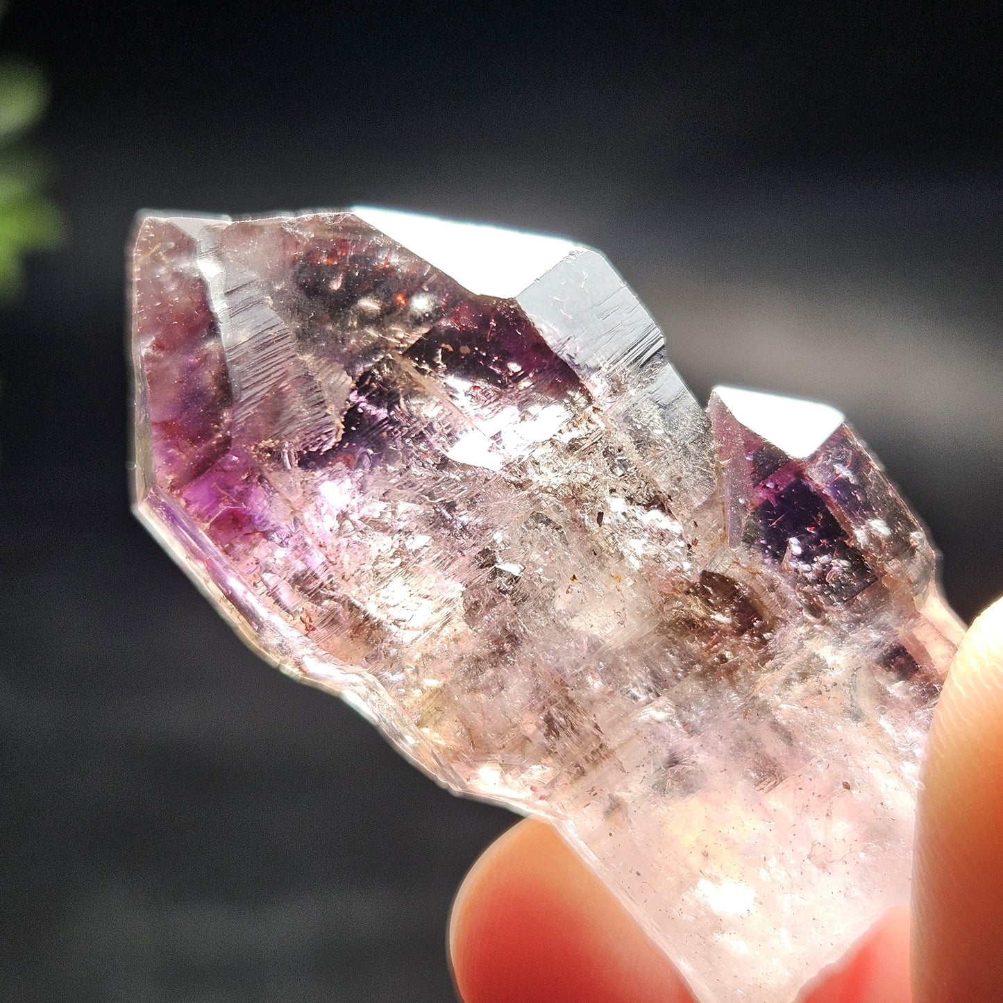 Enhydro Amethyst Scepter 22.49g, Moving Shangaan Quartz Crystal with Water Bubble from Zimbabwe