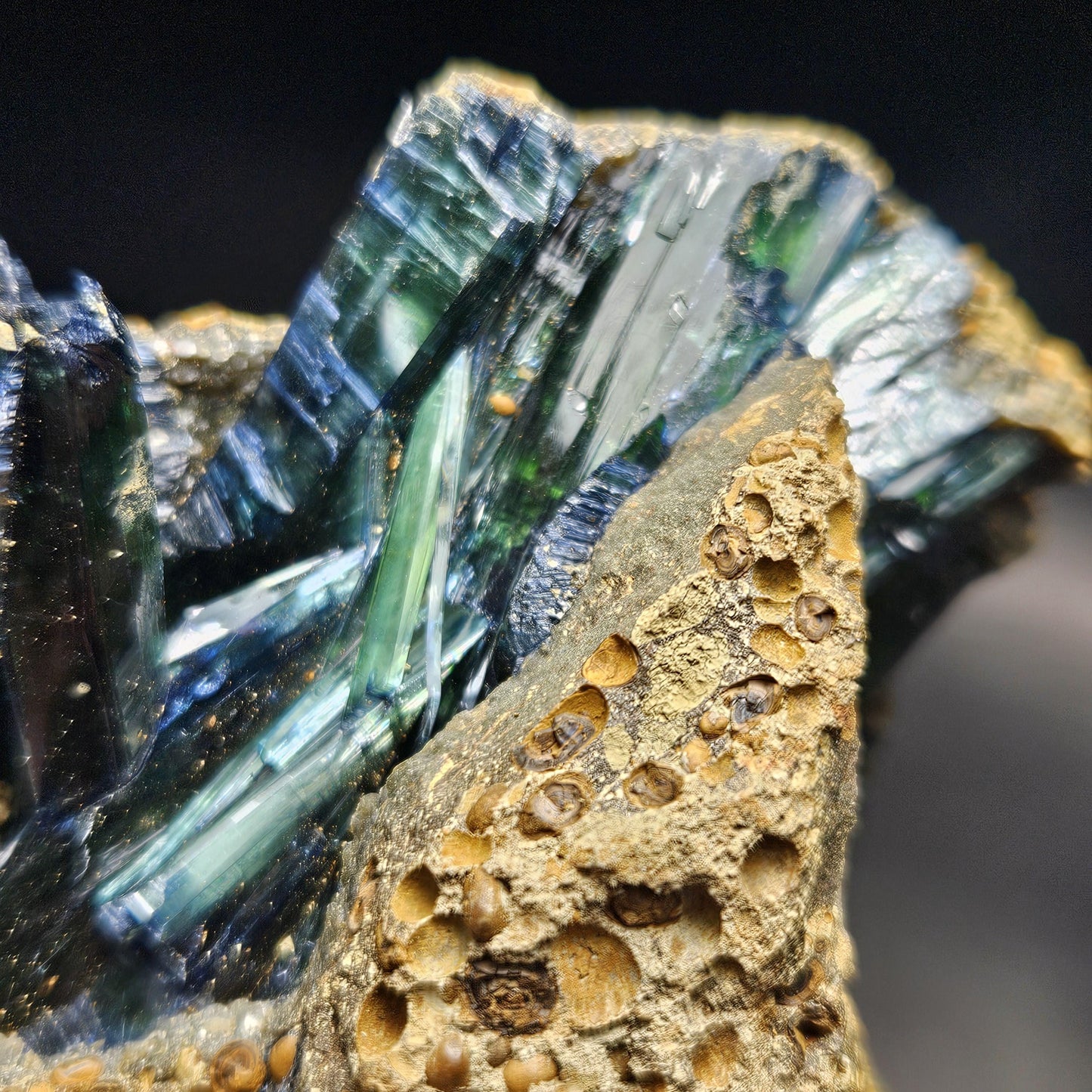 Vivianite Crystal Cluster 192g, Vivianite Specimen, Raw Blue