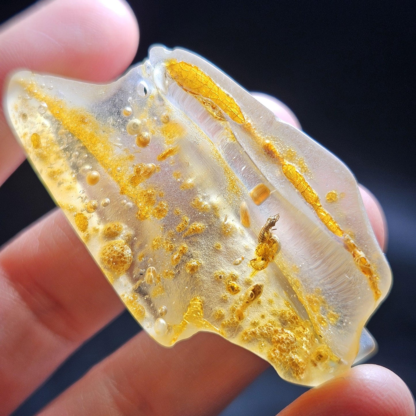 Enhydro Amber with MOVING Bubbles, 6.57g