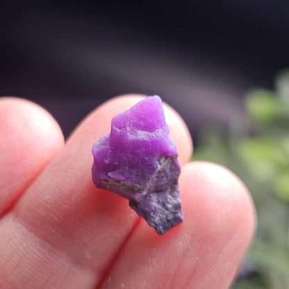 Gel Sugilite Crystal 0.92g, OLD STOCK Raw South African Sugilite Stone Specimen