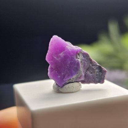Gel Sugilite Crystal 0.92g, OLD STOCK Raw South African Sugilite Stone Specimen