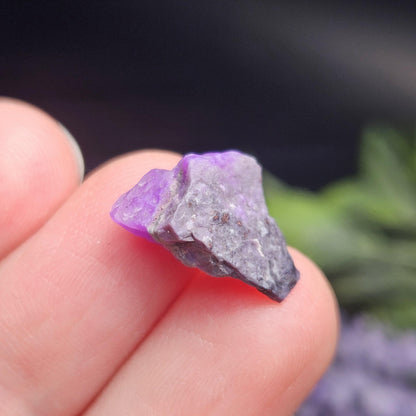 Gel Sugilite Crystal 0.92g, OLD STOCK Raw South African Sugilite Stone Specimen