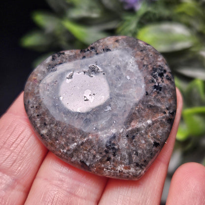 Yooperlite Crystal Heart (1.75"+)